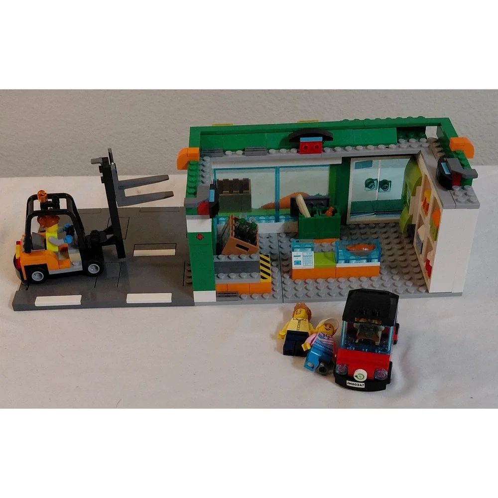 LEGO City Grocery Store 60347 - Nearly Complete - AS-IS / PARTS - 4 Figures